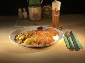 Wiener Schnitzel im Bräustüberl von Giesinger Bräu